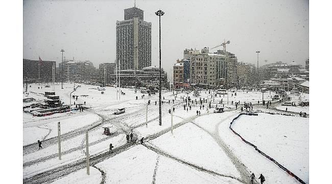 1 yıl önce bugün kara teslim olan İstanbul'da şimdi sıcak hava hakim