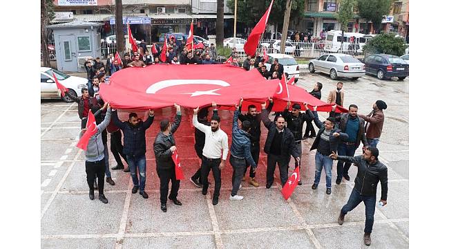 40 araçlık konvoyla gelip askerlik şubesine başvurdular