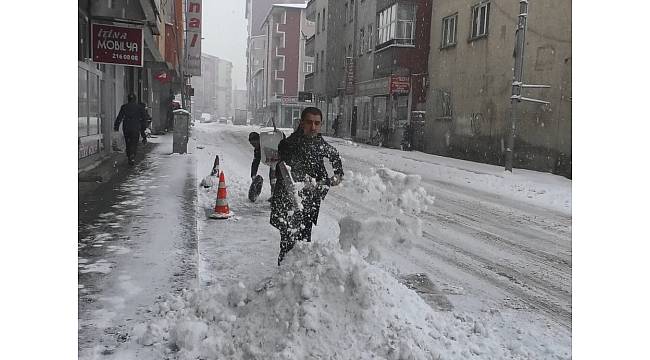 Ağrı&#39;da 138 köy yolu ulaşıma kapandı