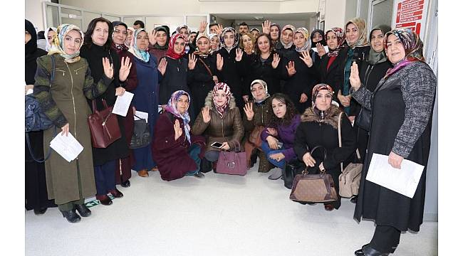 AK Partili kadınlardan Kızılay'a kan bağışı