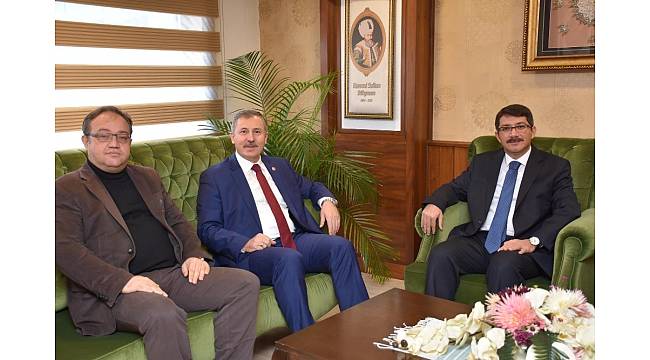 AK Partili Özdağ'dan 'Yılın Belediye Başkanına' tebrik
