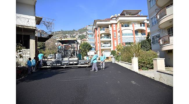 Alanya Büyükhasbahçe Mahallesi&#39;nde asfaltlama çalışması