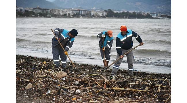 Alanya Galip Dere Plajı'nda kış temizliği