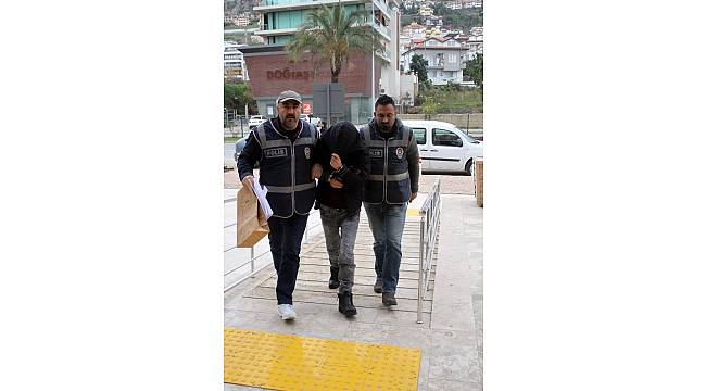 Alanya'da 2 okuldan 947 TL çalan şüpheli yakalandı