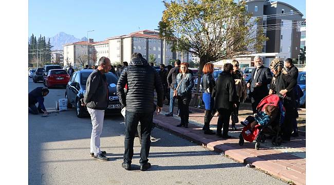Antalya&#39;da özel okula haciz iddiası velileri ayaklandırdı