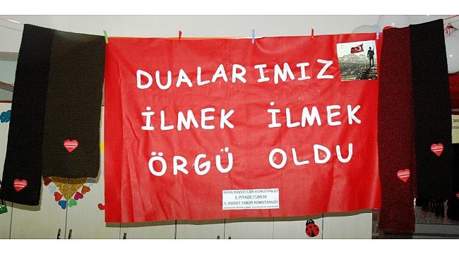 Askerler üşümesin diye 200 atkı ördüler