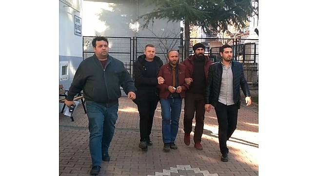 Ayrı yaşadığı eşini önce bıçakladı, ardından tüfekle yaraladı