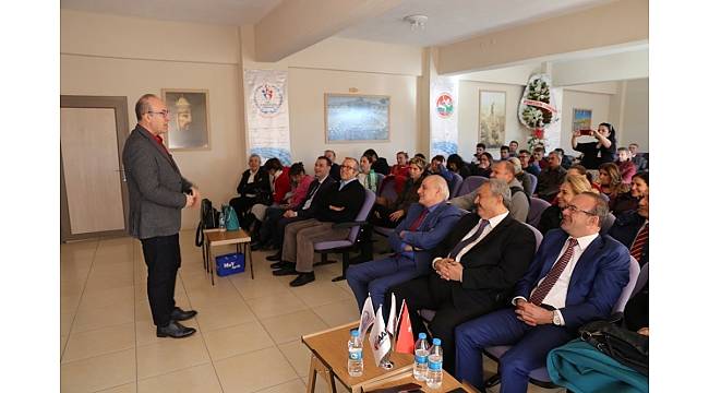 Burhaniye'de eskimeyen değerler ödüllendirildi