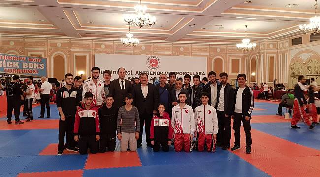 Büyükşehir kickboksta 4 altın, 1 gümüş ve 3 bronz kazandı