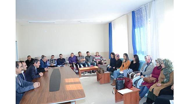 Darende Belediyesi&#39;nden 300 öğrenciye kışlık mont