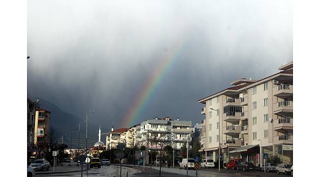 Denizli'de gökyüzü renkten renge girdi
