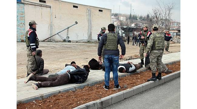 Elazığ'da iki grup kavga etti: 1 asker yaralandı