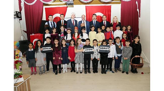 Fatih Duruay, minik öğrencilerin şiir programına katıldı