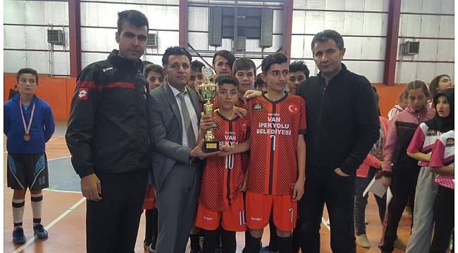 Fevzi Geyik Ortaokulu'nun futsal başarısı