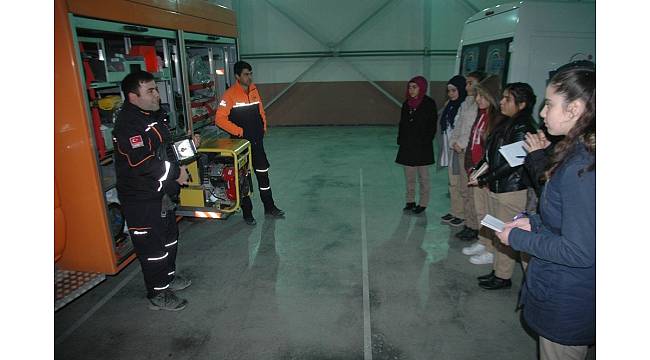Gazeteci adayı öğrencilerden AFAD'a ziyaret