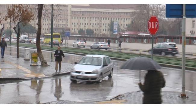 Gaziantep&#39;te yağmur ve sis hayatı olumsuz etkiledi