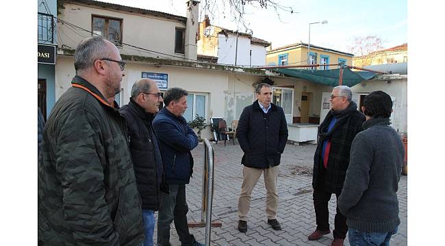 Gencer, Ayvalık Perşembe Pazarı'ndaki düzenlemeleri yerinde inceledi