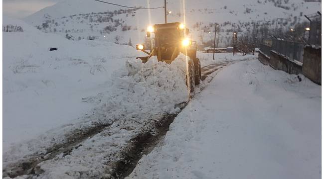 Hakkari'de yol açma çalışması