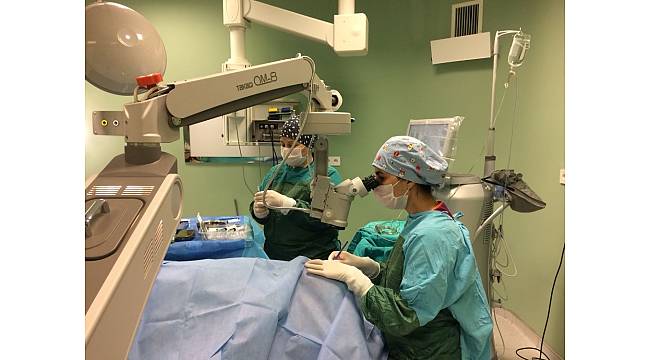 Hayırsever vatandaş, hastaneye göz ameliyat mikroskobu aldı