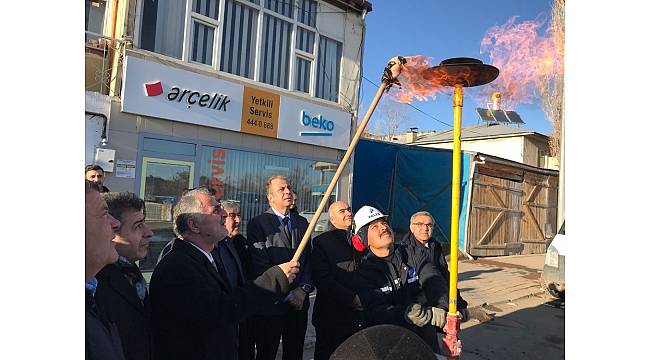 Horasan'da doğalgaz meşalesi yakıldı