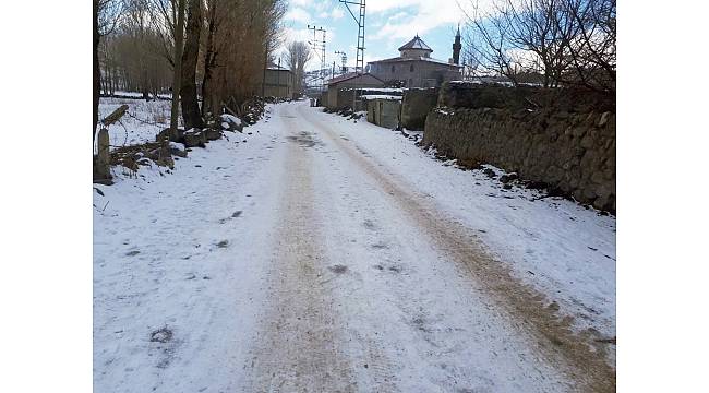 Iğdır'ın yüksek kesimlerine kar yağdı