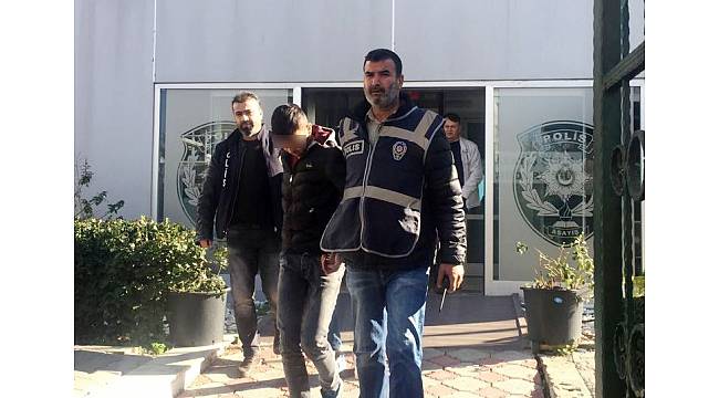 İstanbul bileti almak için genç kadının telefonunu çalmaya çalıştılar