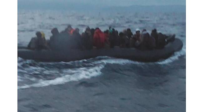 İzmir'de 49 göçmen kurtarıldı