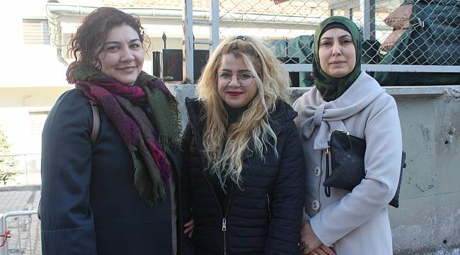 Kadın öğretmenler gönüllü askerlik başvurusunda bulundu