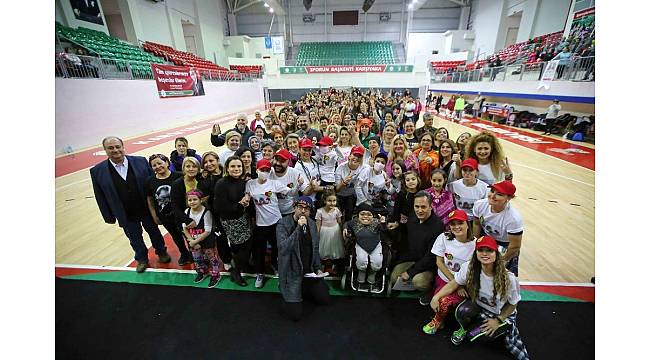 Kanserli çocuklar yararına zumba