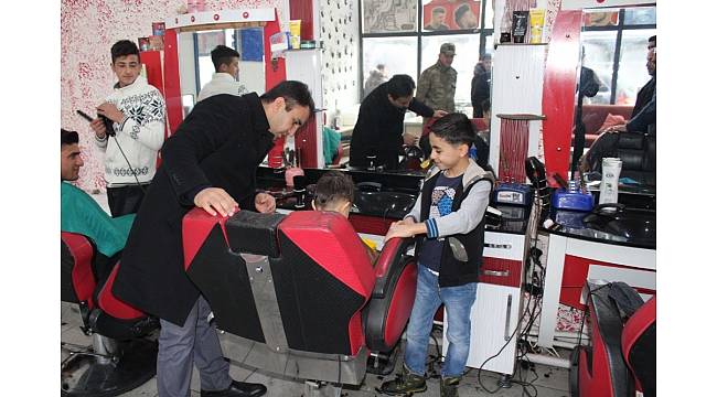 Kar yağışı altında esnaf ziyareti