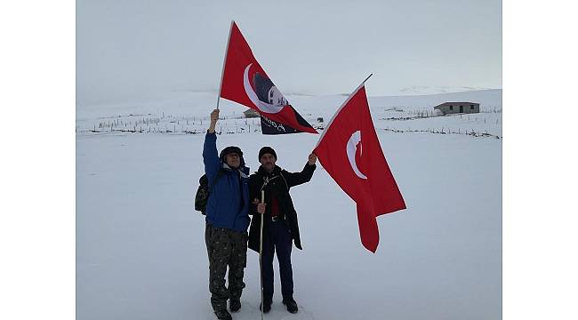 Karagöl Dağı'nı görmek için kar üstünde 15 saat yürüdüler