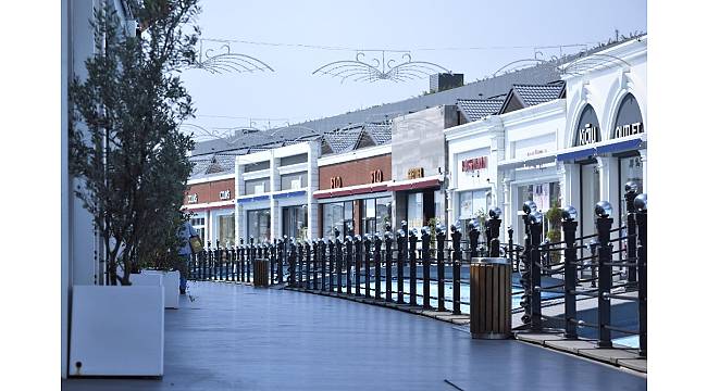 Karnesini getiren öğrencilere akvaryum ücretsiz