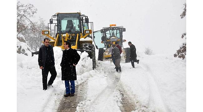 Kaymakam Ekşi yol açma çalışmalarını yerinde inceledi
