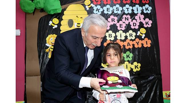 Kayseri'de 300 bin öğrenci karne heyecanı yaşadı