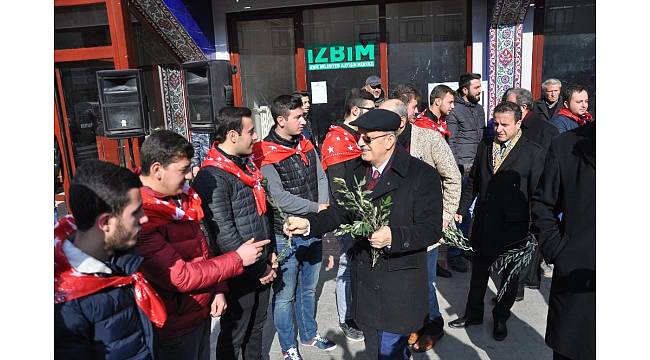 Kınalı kuzular birliklerine zeytin dalı ile uğurlandı