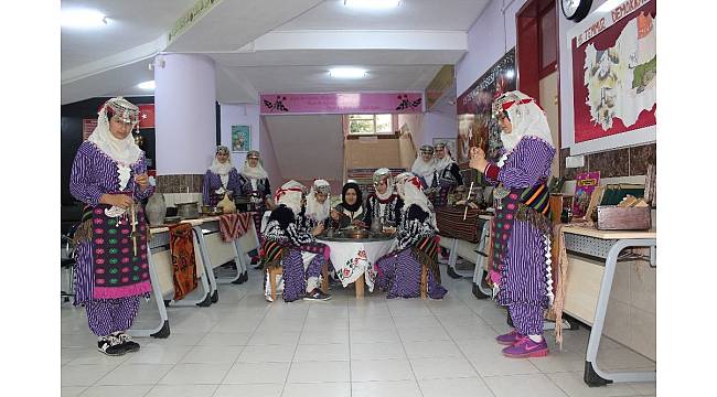 Kumluca'da lise koridoru müzeye dönüştü
