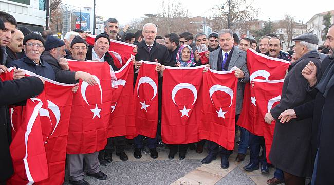 Malatya’da 44 bin Türk bayrağı dağıtıldı