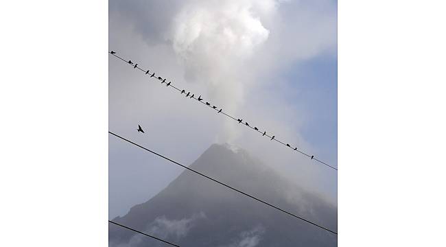 Mayon Yanardağı yeniden harekete geçti