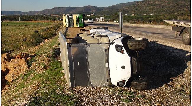 Mersin'de fırtına tırları devirdi, ağaçları kökünden söktü