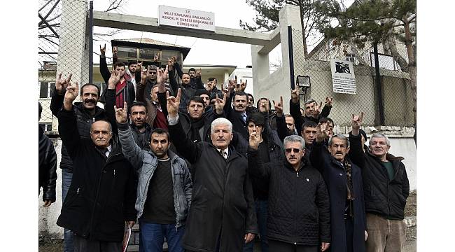MHP ve Ülkü Ocakları mensupları Gümüşhane'de gönüllü askerlik başvurusu yaptı