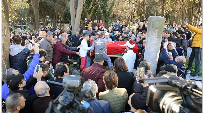Münir Özkul gözyaşlarıyla toprağa verildi