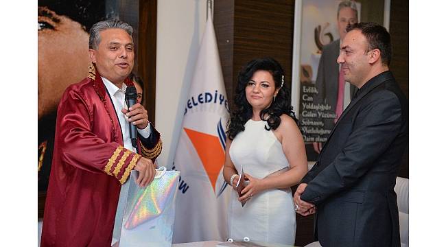Muratpaşanın nikah memurları dünyaevine girdi