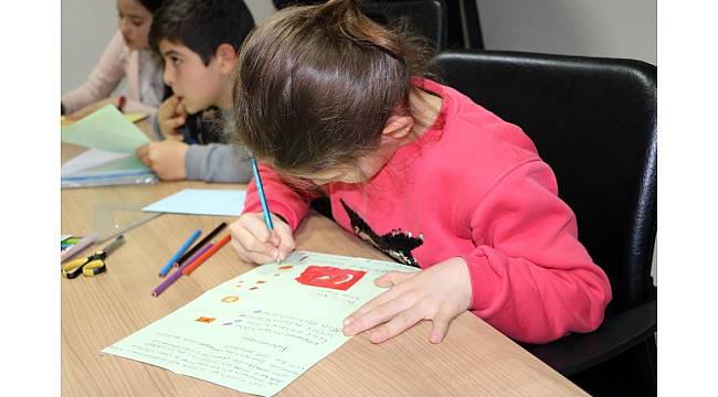 Öğrencilerden Afrin'deki askerlere moral mektubu