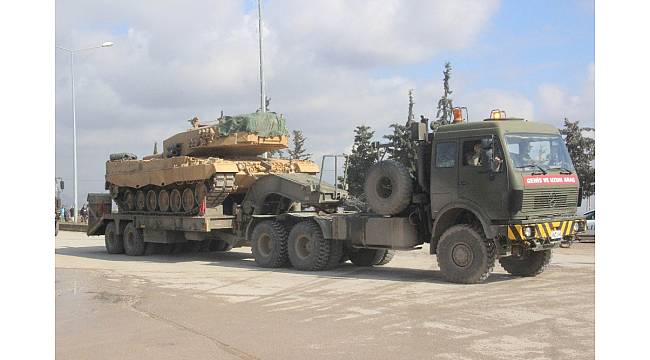 Öncüpınar Sınır Kapısı'ndan Afrin'e zırhlı birlik sevkiyatı