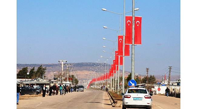Öncüpınar'da Türk bayraklı destek