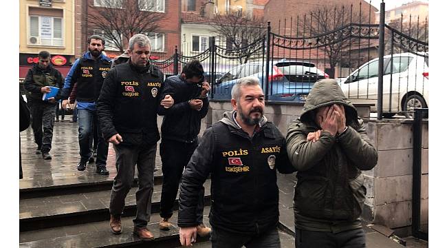 Oto faresi 4 kişi adliyeye sevk edildi