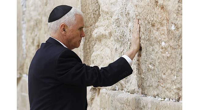 Pence, Ağlama Duvarını ziyaret etti