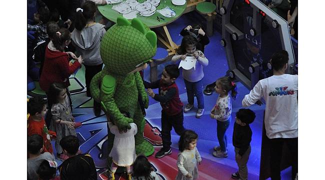 Pijamaskeliler Forum Mersin'de çocukların ilgi odağı oldu