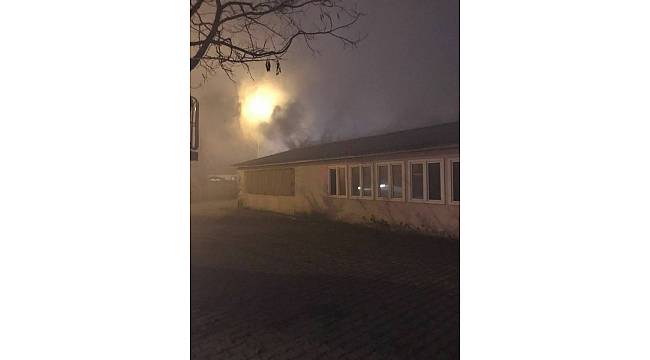 Prefabrik yangını kısa sürede söndürüldü
