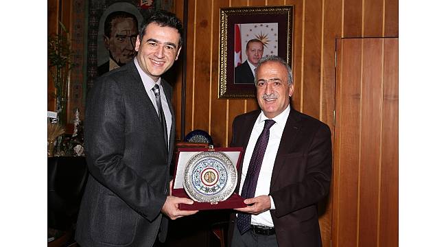 Rektör Çomaklı, TÜBİTAK Teşvik Ödülü Alan Doç. Dr. Önder Metin'i Tebrik Etti